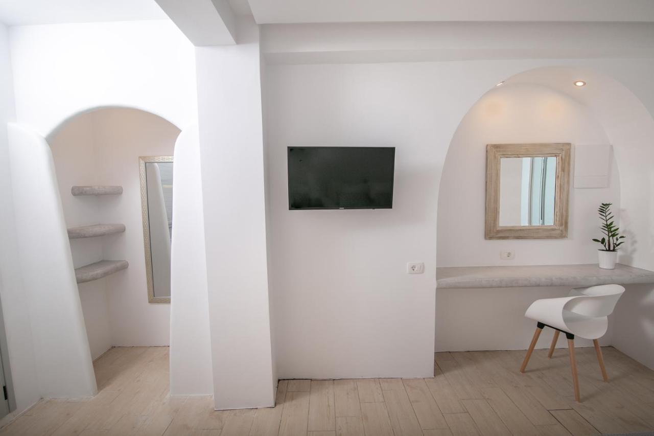 Sensia Luxury Studio With Hot Tub Oia  Exterior photo