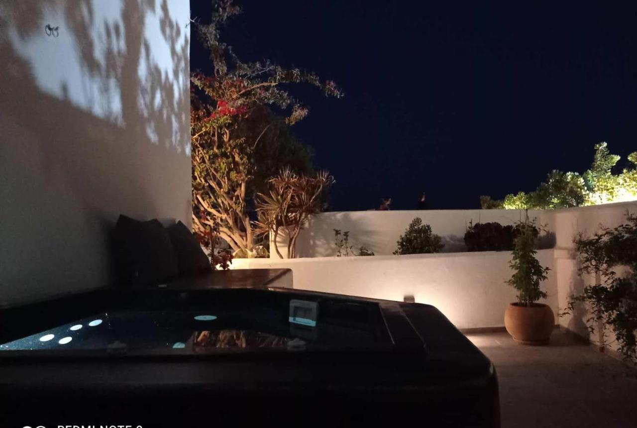 Sensia Luxury Studio With Hot Tub Oia  Exterior photo
